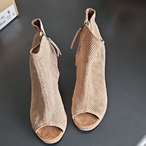 Women's Tan Peep-Toe Ankle Boots 7.5